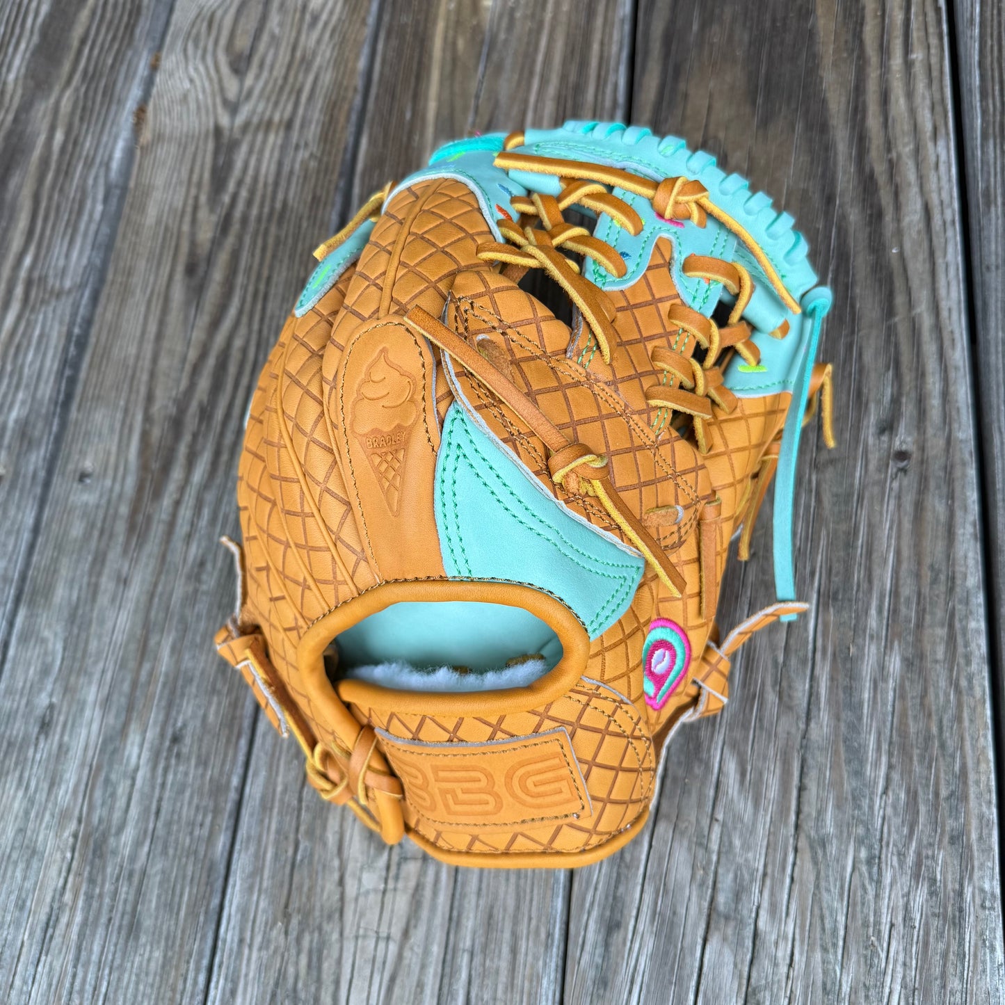 I-Trap-Web, BBG LTD Ice Cream Cone, Tan/Mint