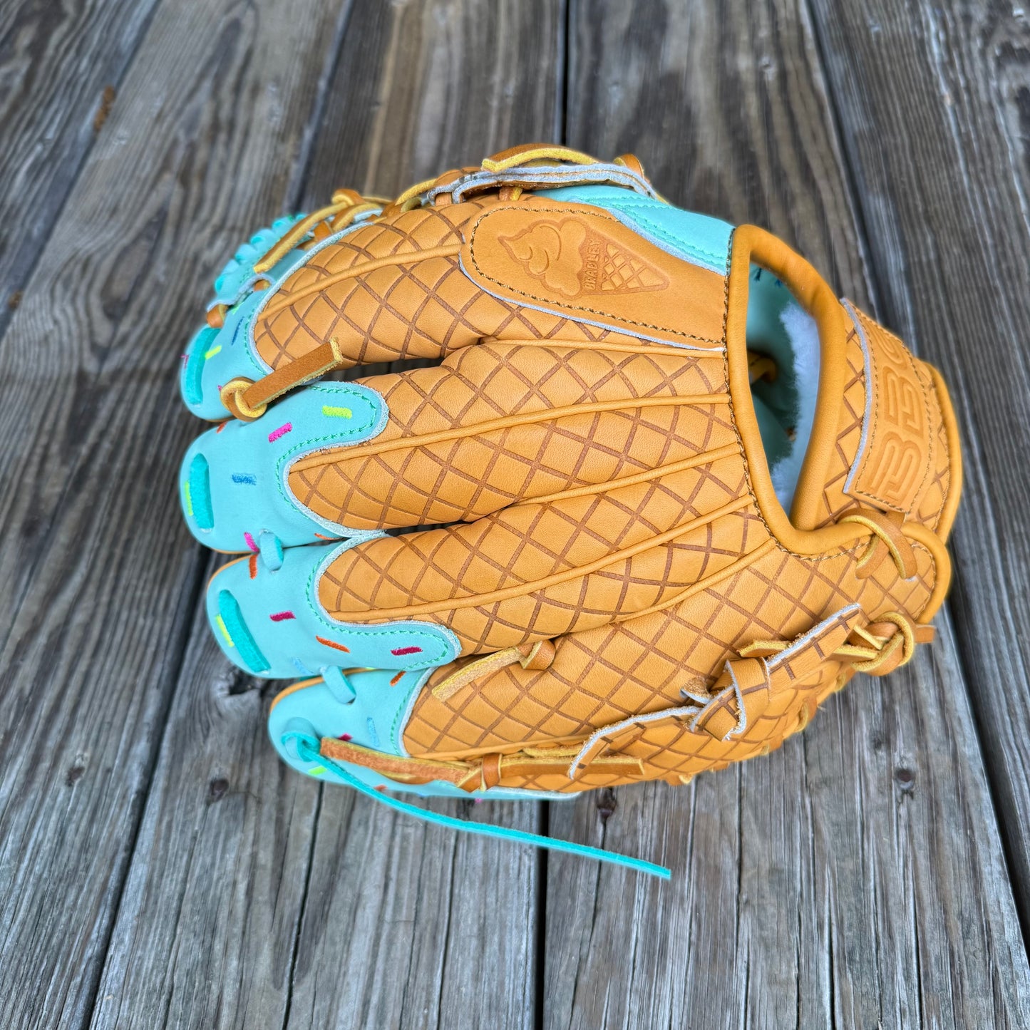 I-Trap-Web, BBG LTD Ice Cream Cone, Tan/Mint
