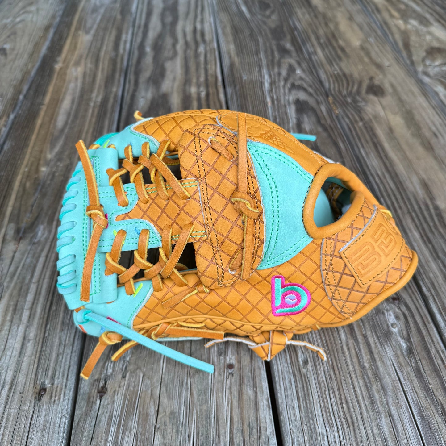 I-Trap-Web, BBG LTD Ice Cream Cone, Tan/Mint