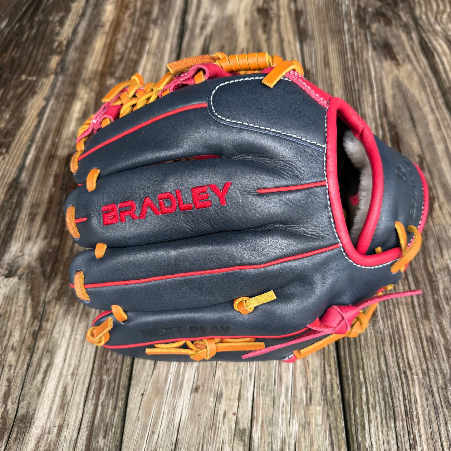 I-Trap, Next Play Series '25 LTD Navy/Red/Tan Pro Kip