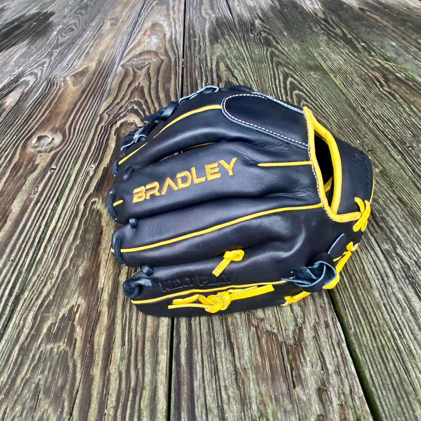 I-Web, Next Play Series '25 BLACK/GOLD PRO KIP (CLEARANCE 20% OFF AT CHECKOUT)