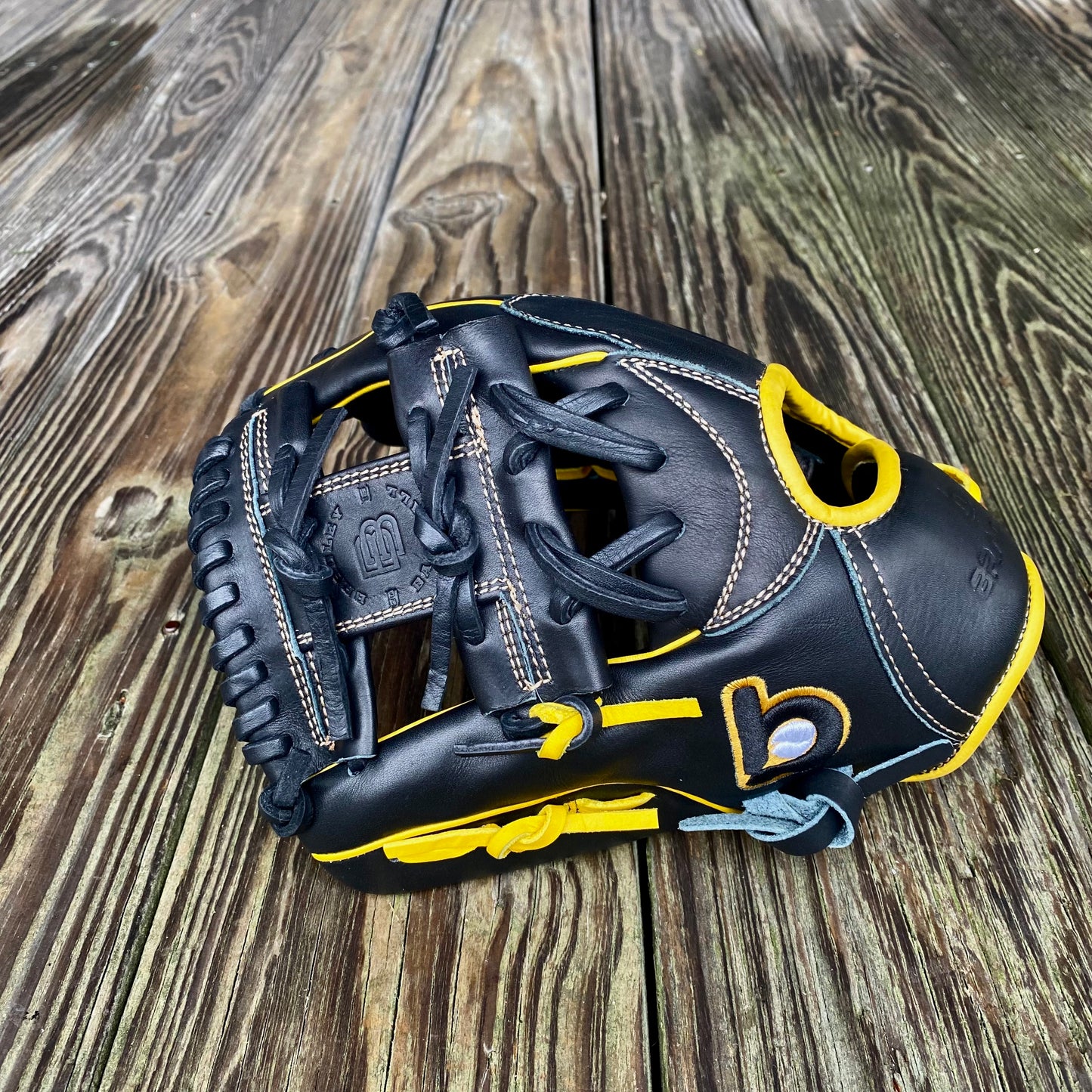 I-Web, Next Play Series '25 BLACK/GOLD PRO KIP (CLEARANCE 20% OFF AT CHECKOUT)