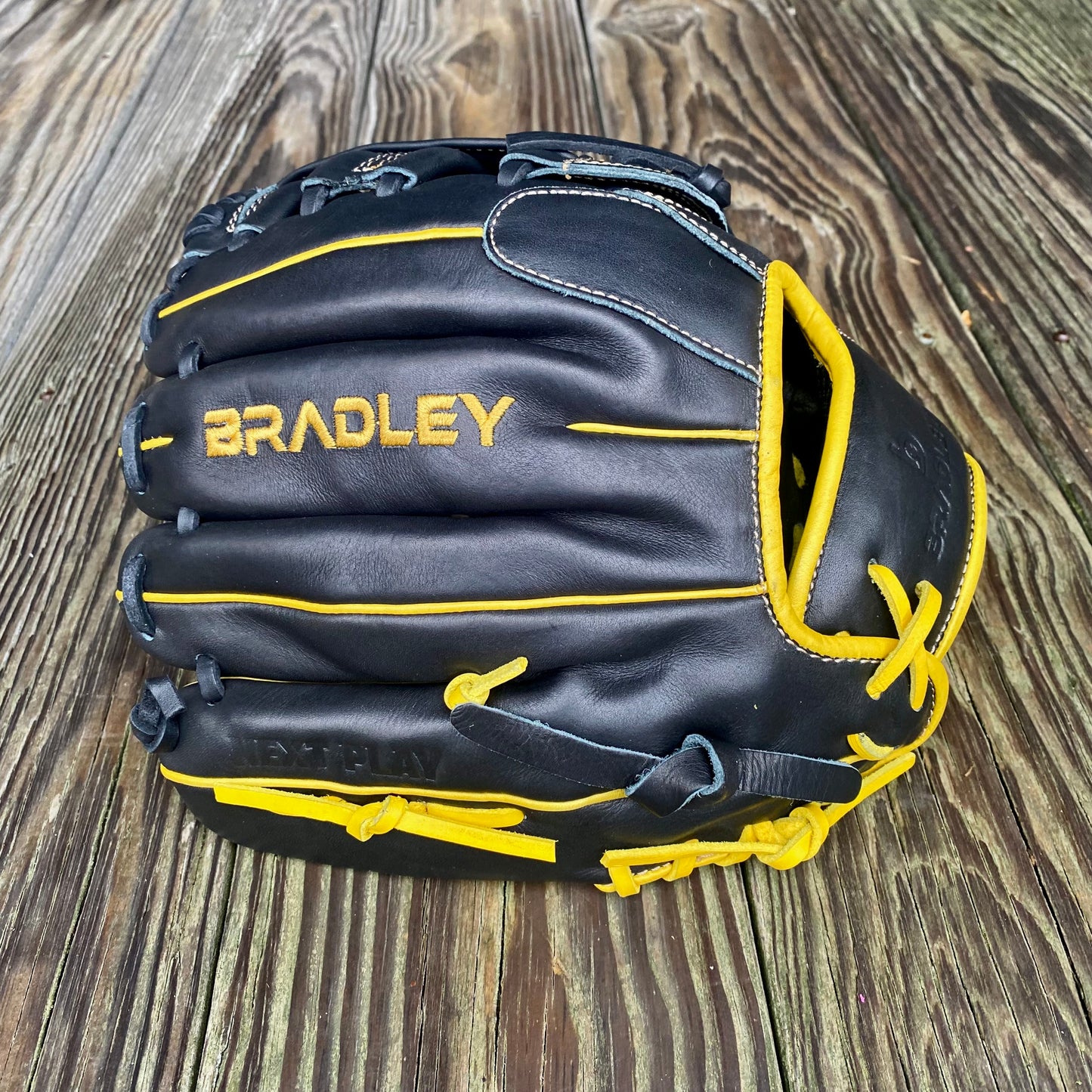 H-Web, Next Play Series '25 BLACK/GOLD PRO KIP (CLEARANCE 20% OFF AT CHECKOUT)