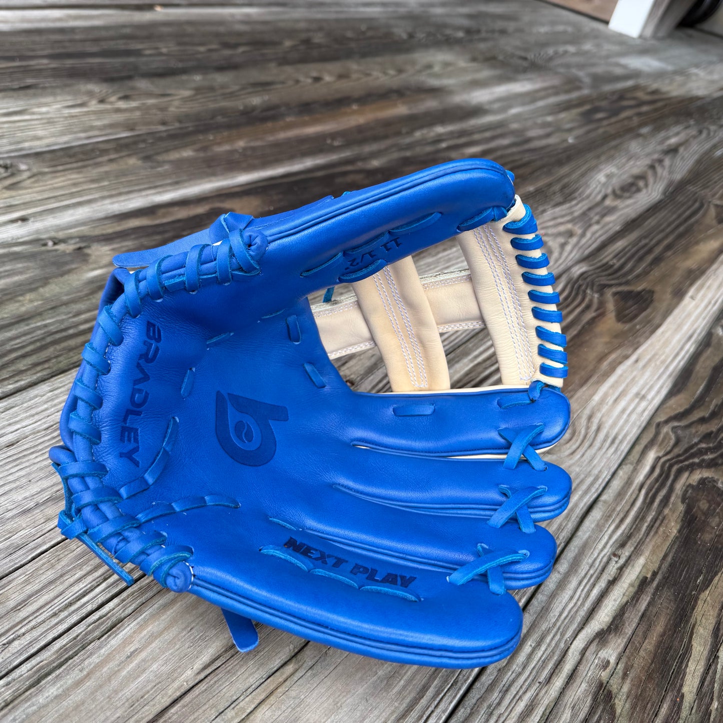 Lace Post Camel/Royal, Next Play LTD Pro Kip '25