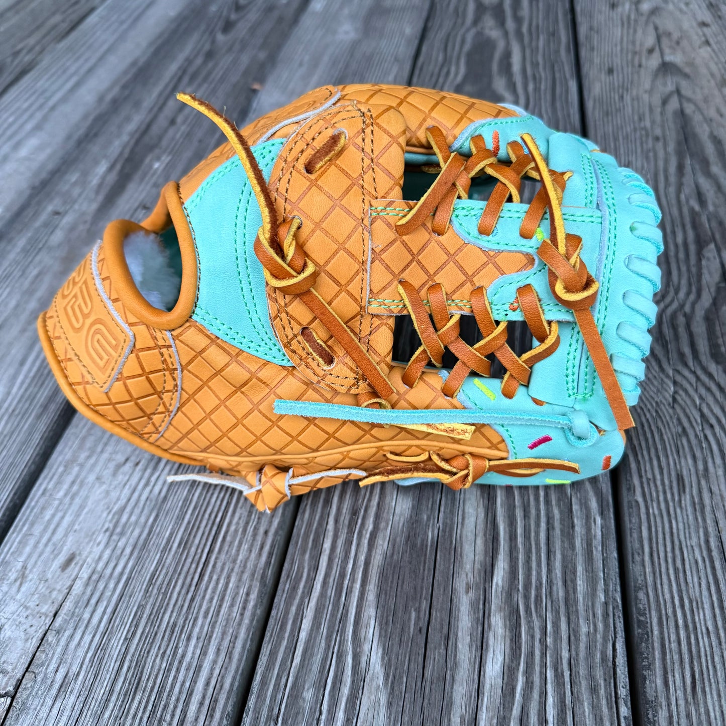I-Trap-Web, BBG LTD Ice Cream Cone, 11.5" Tan/Mint