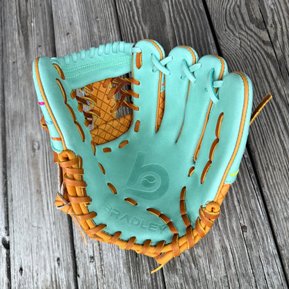 I-Trap-Web, BBG LTD Ice Cream Cone, 11.5" Tan/Mint
