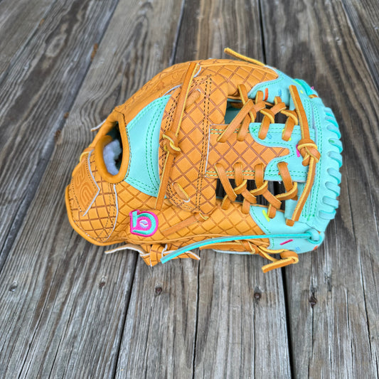 I-Trap-Web, BBG LTD Ice Cream Cone, 11.5" Tan/Mint