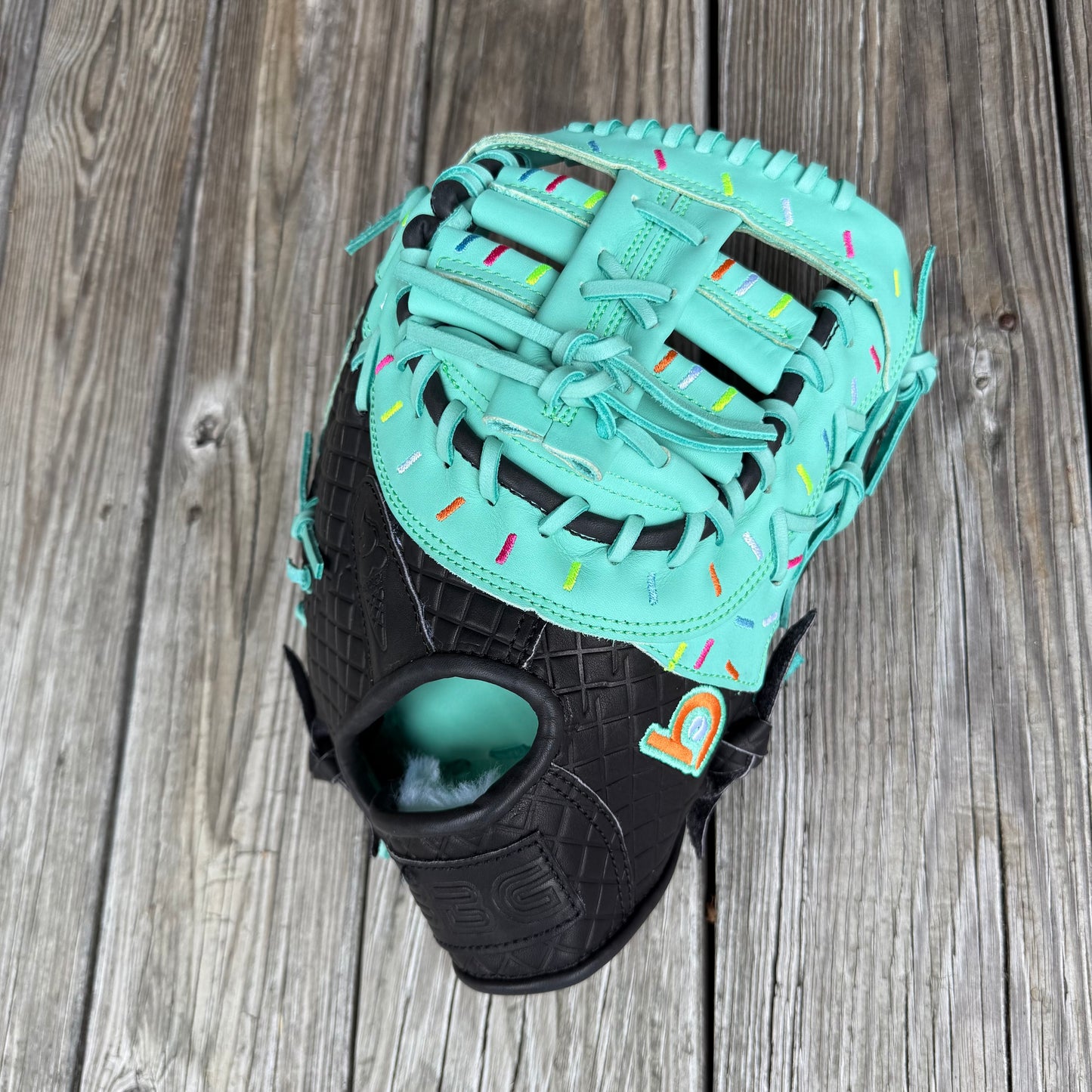 1B Mitt, BBG LTD Ice Cream Cone, 12.25" Black/Mint