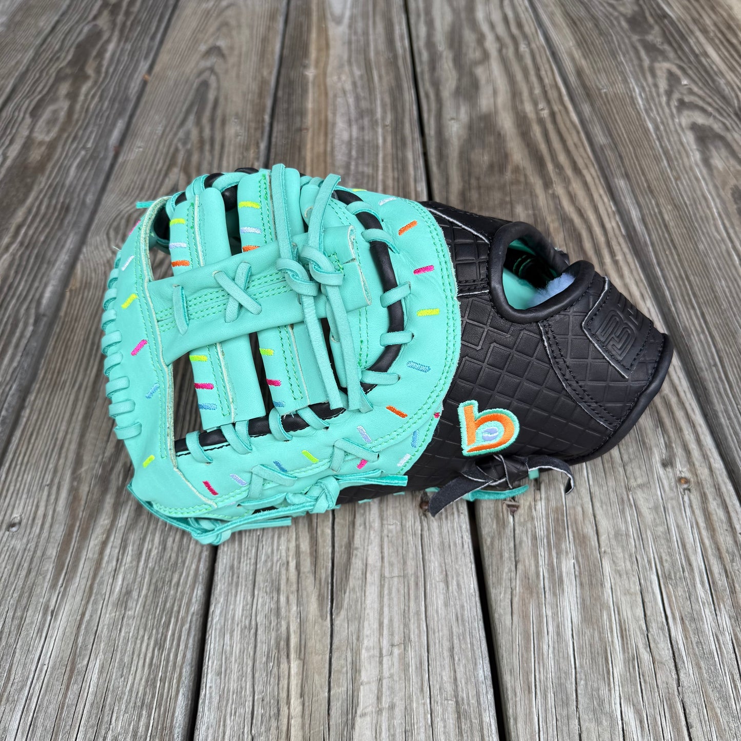 1B Mitt, BBG LTD Ice Cream Cone, 12.25" Black/Mint