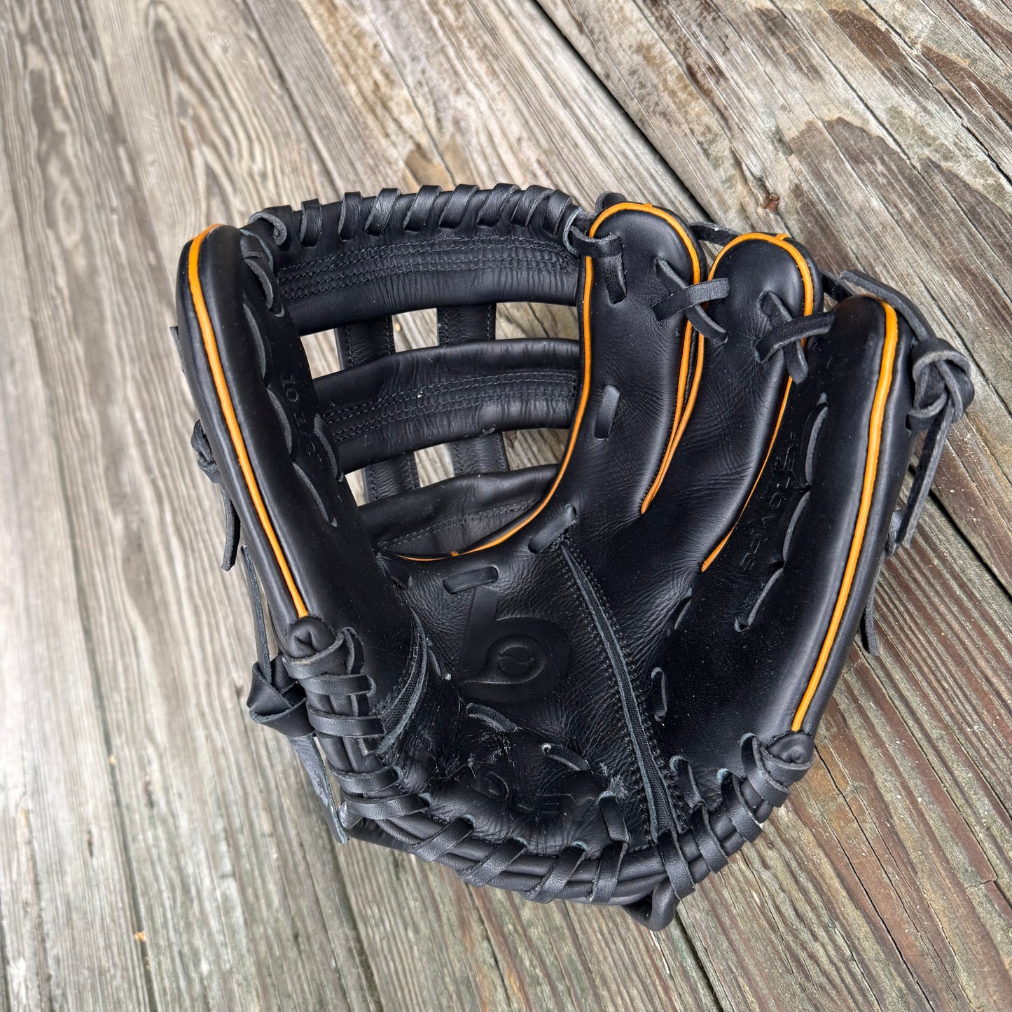 10.5" H-Web, USA Steerhide Igniter 4-Finger Custom Outtake, Black/Tan