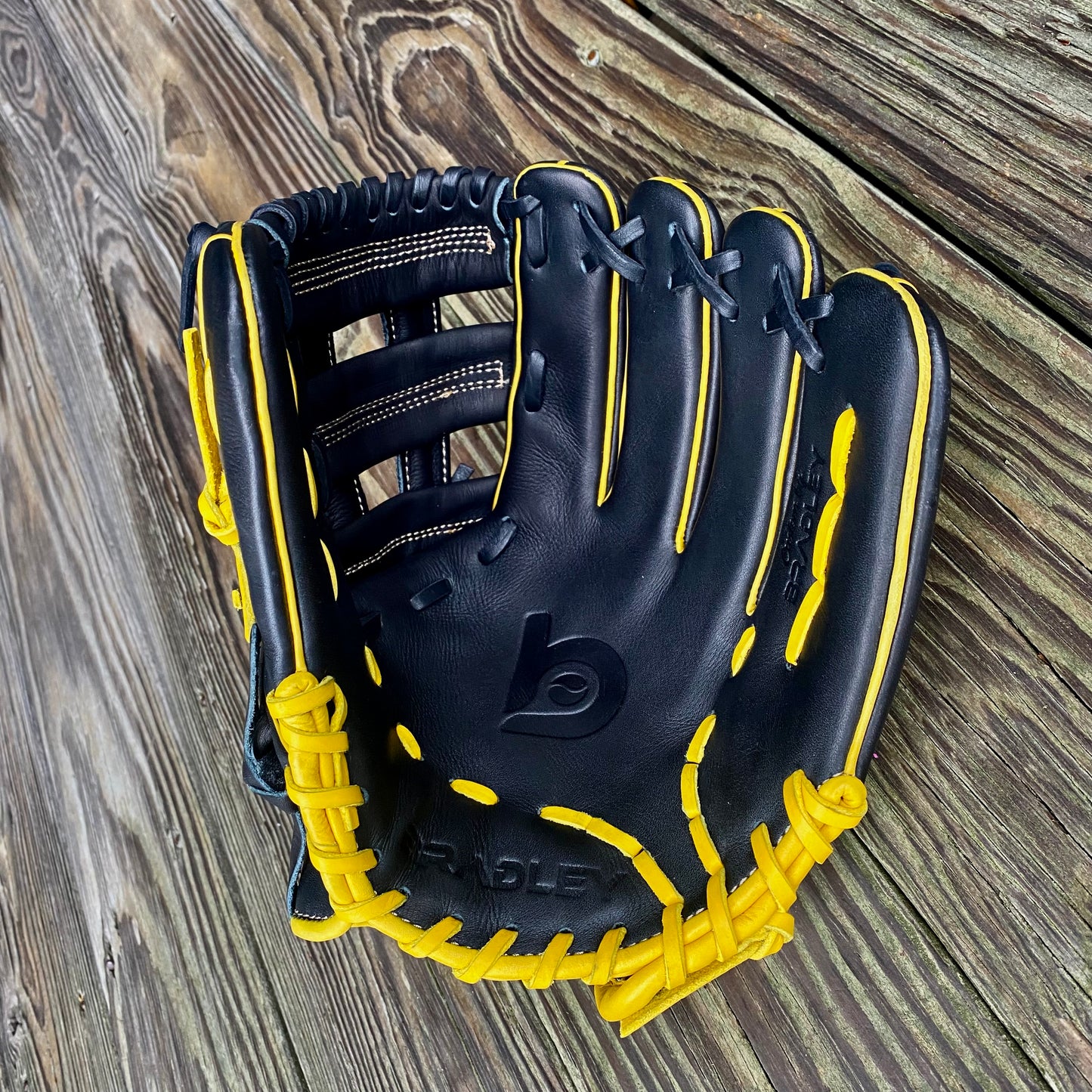 H-Web, Next Play Series '25 BLACK/GOLD PRO KIP (CLEARANCE 20% OFF AT CHECKOUT)